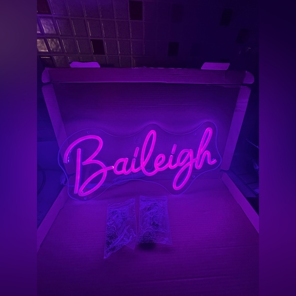 Neon purple name sign Baileigh
Brand new in box. - Picture 3 of 6
